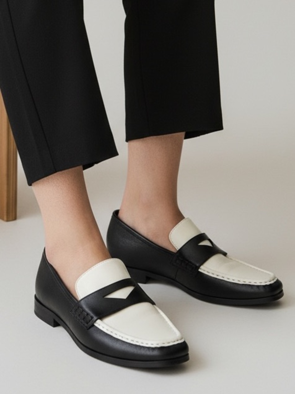 Bibi Lou (37) Black & White Classic Leather Loafers Soft EUC Office Casual - Picture 2 of 16